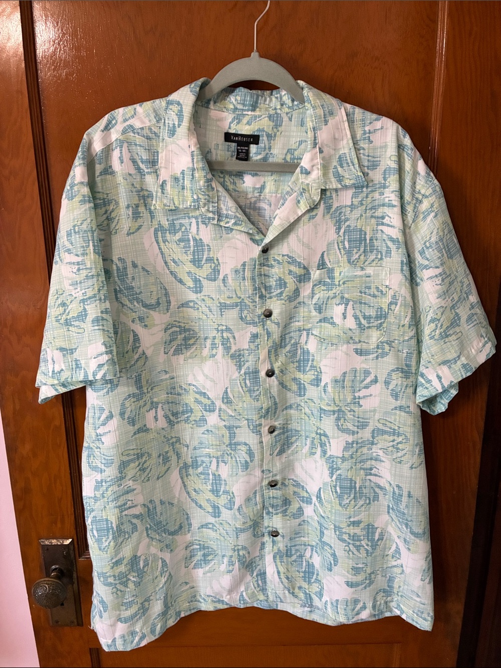 ❤️ 2/$10 - NWOT Van Heusen Light Green Floral Short-Sleeve Men's Shirt